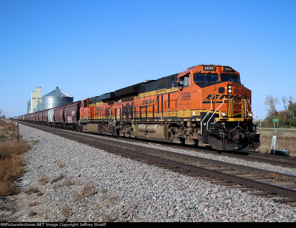 BNSF 3699